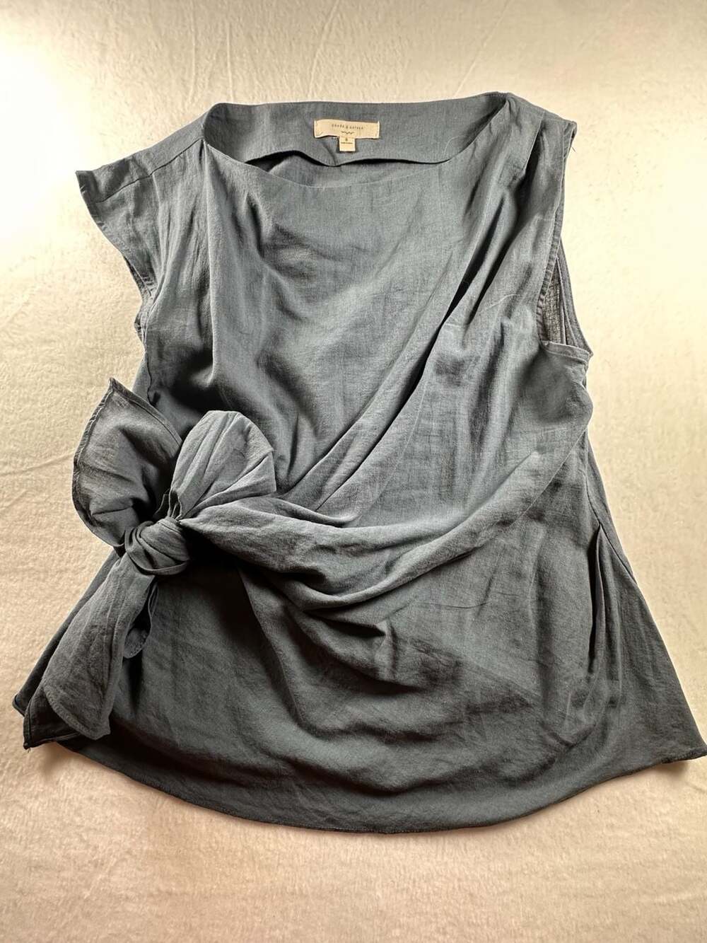 Grade & Gather Women's Blue Sleeveless Linen-Cotton Blend Bow-Front Tank Top
